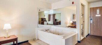 Quality Inn & Suites Eldridge Davenport North