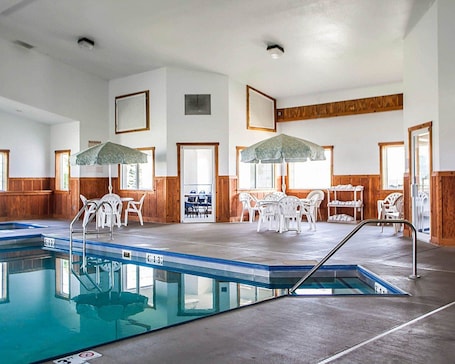 Indoor pool. Quality Inn & Suites Eldridge Davenport North