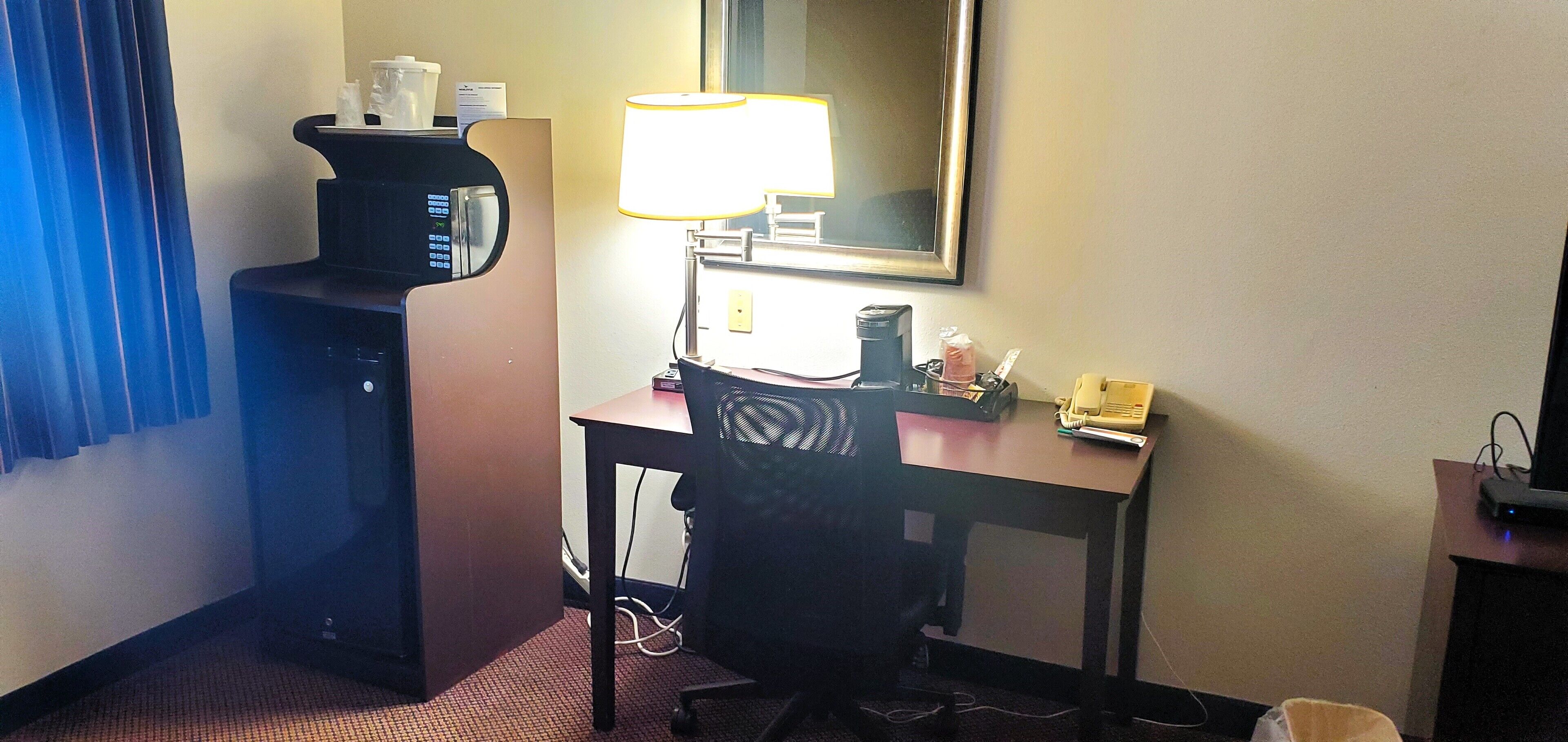 standard room, 1 king bed, non smoking | premium bedding, pillow-top beds, in-room safe, desk