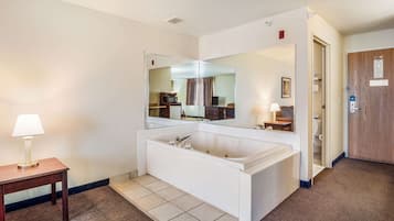 Suite, 1 King Bed, Non Smoking | Jetted tub