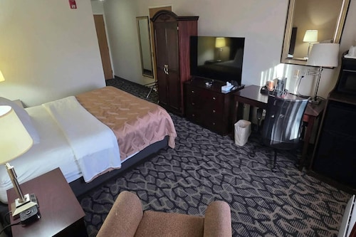 Quality Inn & Suites Eldridge Davenport North