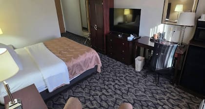Quality Inn & Suites Eldridge Davenport North