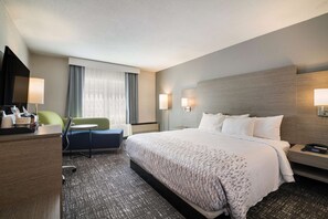 Desk, laptop workspace, iron/ironing board, free WiFi