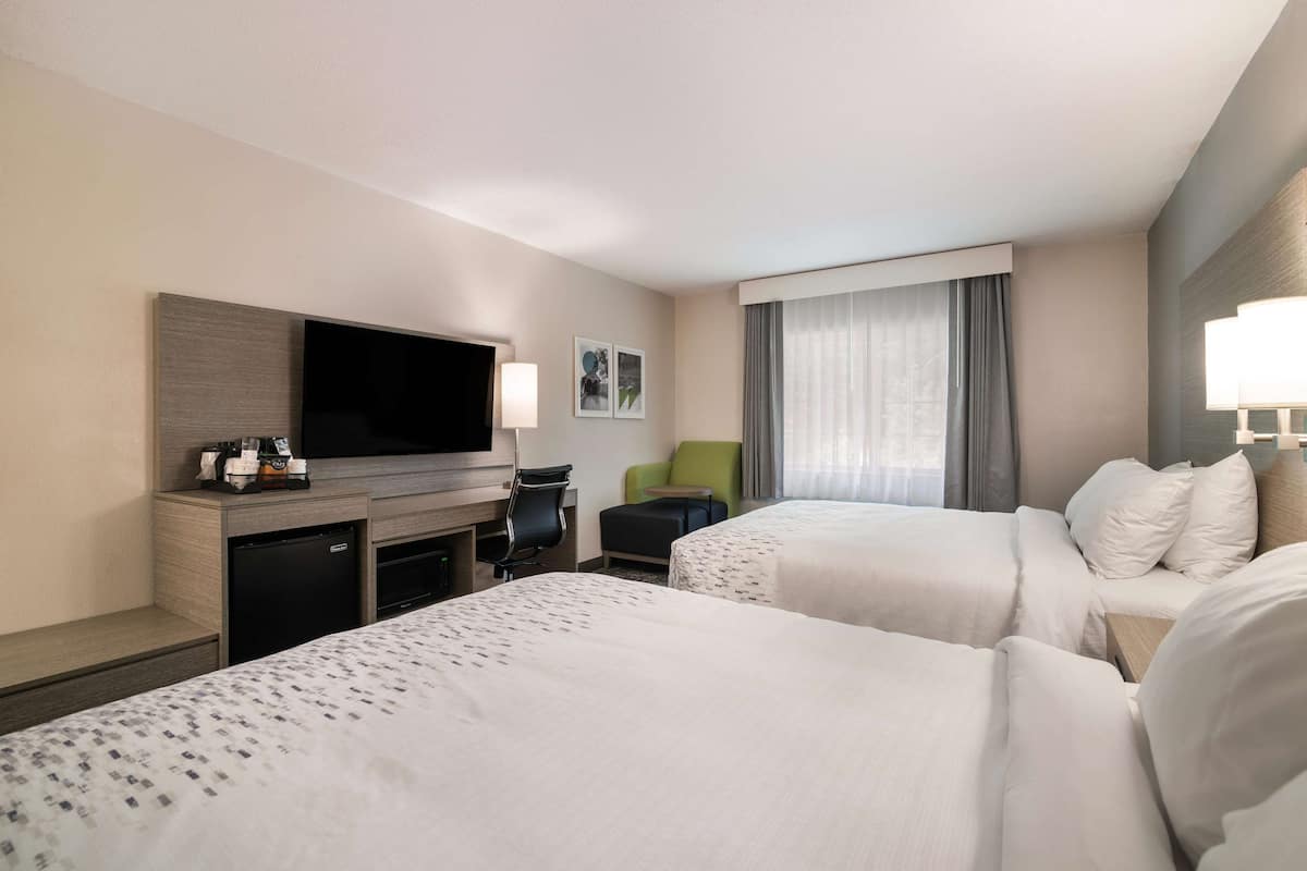 desk, laptop workspace, iron/ironing board, free wifi