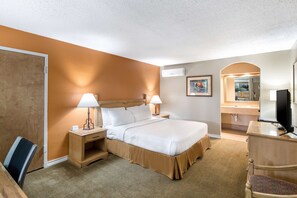 Desk, laptop workspace, iron/ironing board, free WiFi