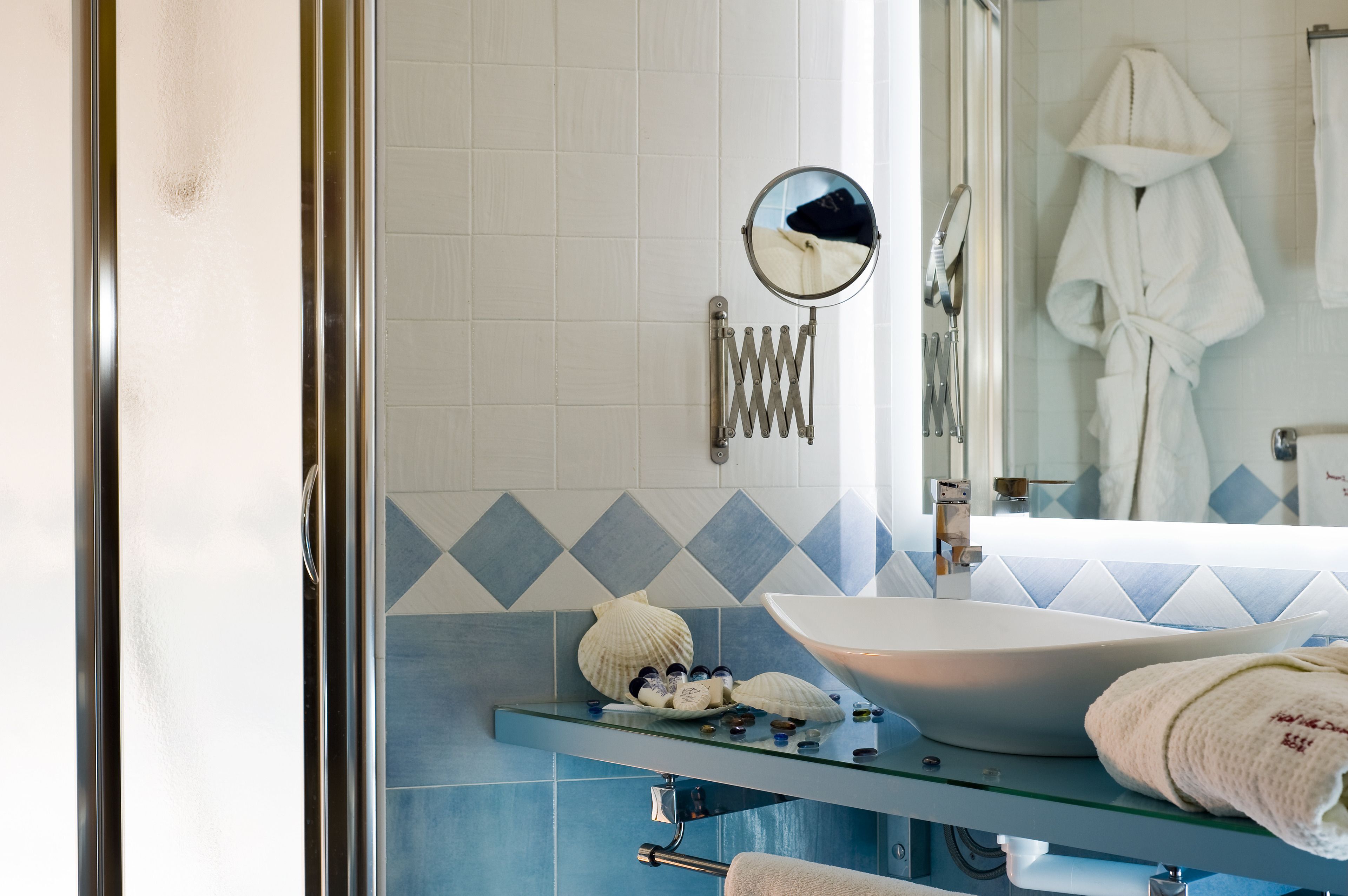 shower, free toiletries, hair dryer, slippers