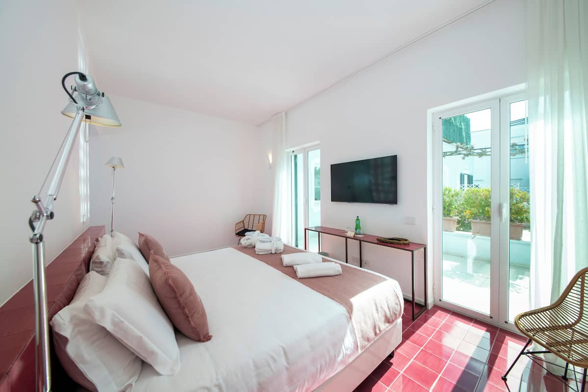 Junior Suite | 1 bedroom, minibar, in-room safe, desk