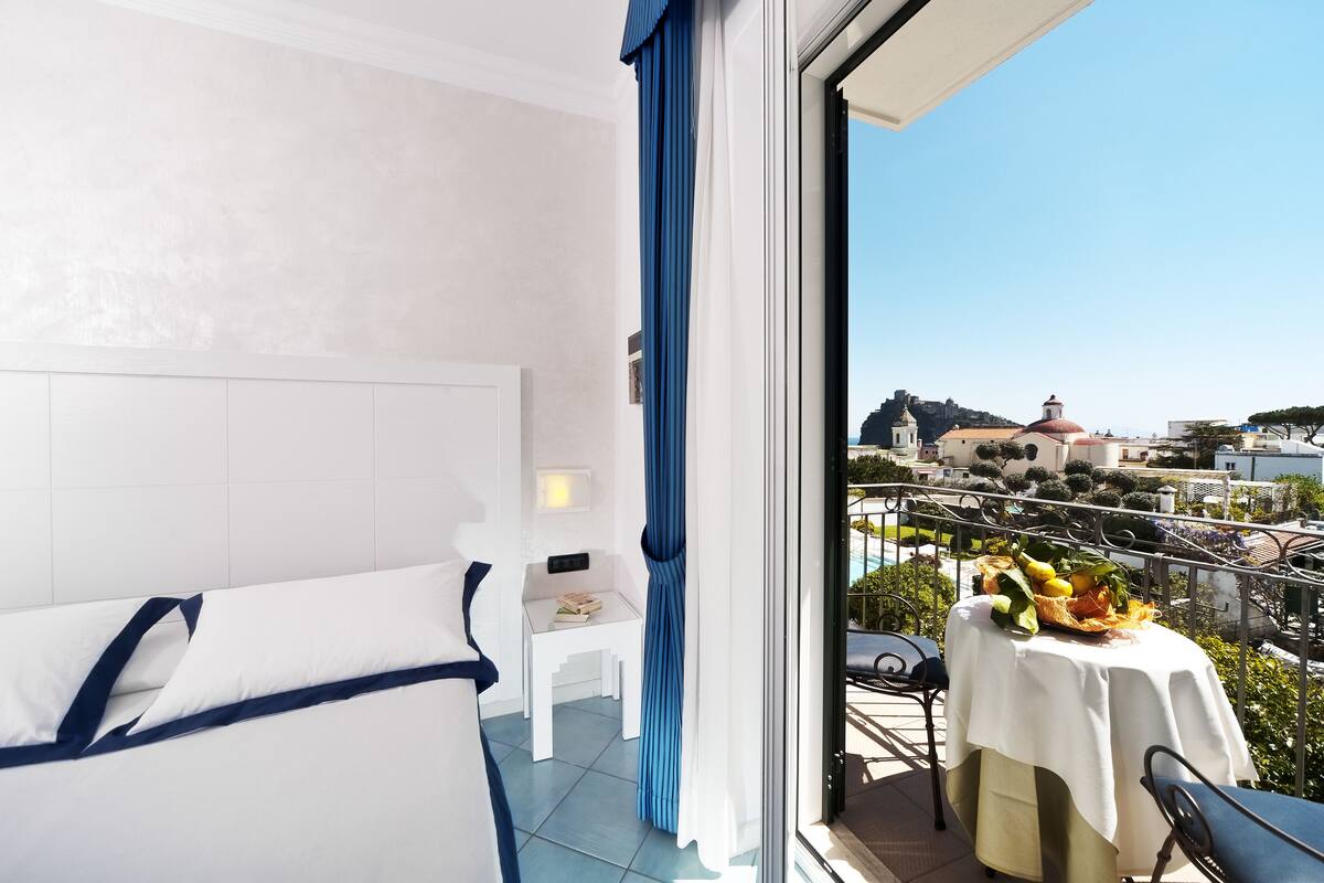 comfort double room single use | minibar, in-room safe, desk, blackout curtains