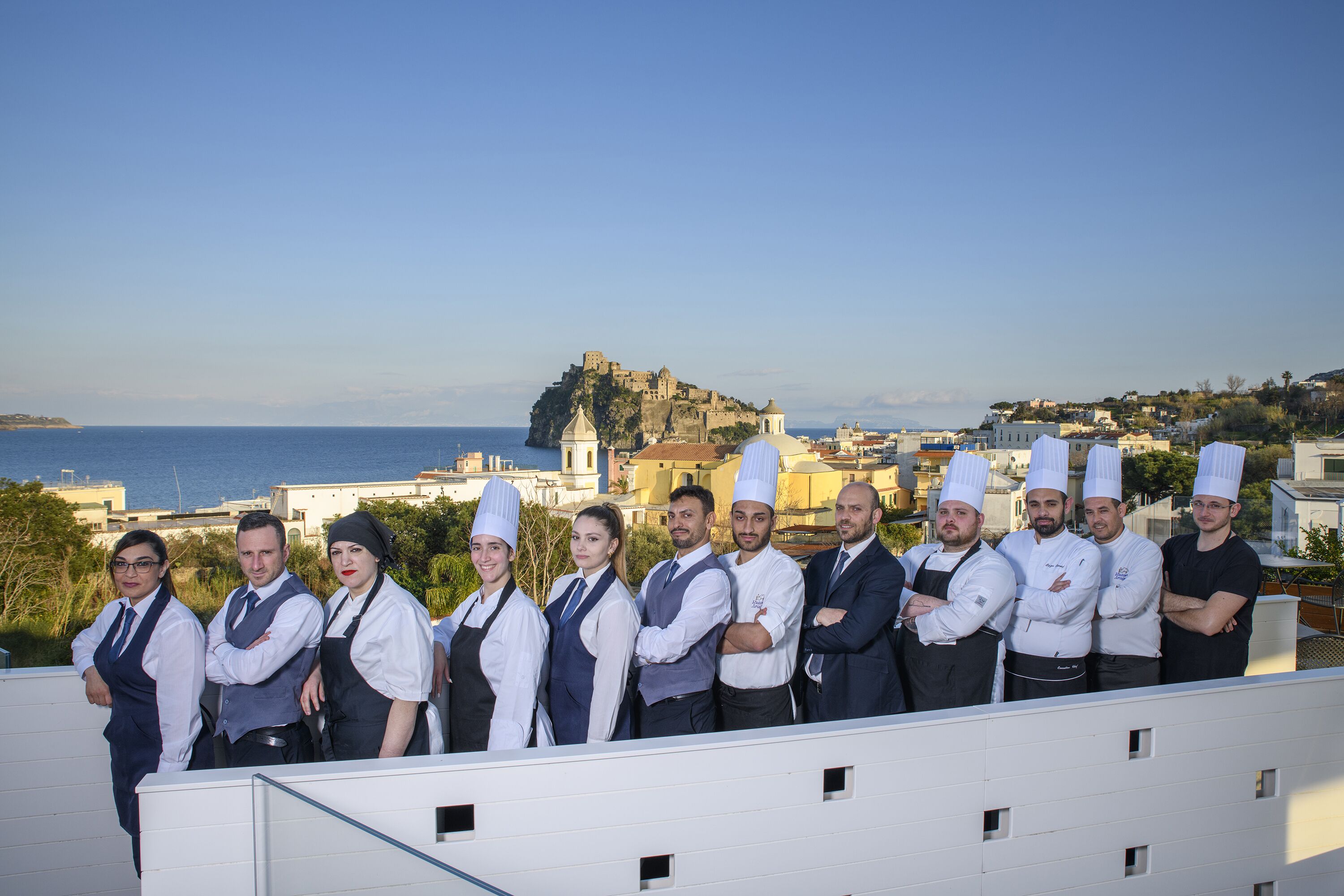 2 restaurants, breakfast served