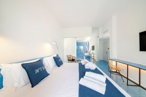 Minibar, in-room safe, desk, blackout drapes - Hotel Villa Durrueli Resort & Spa (Ischia)
