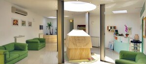 Couples treatment rooms, sauna, hot tub, steam room, hot springs