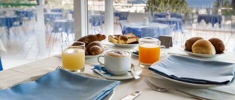 بوفيه فطور مجانًا