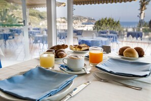 Free buffet breakfast
