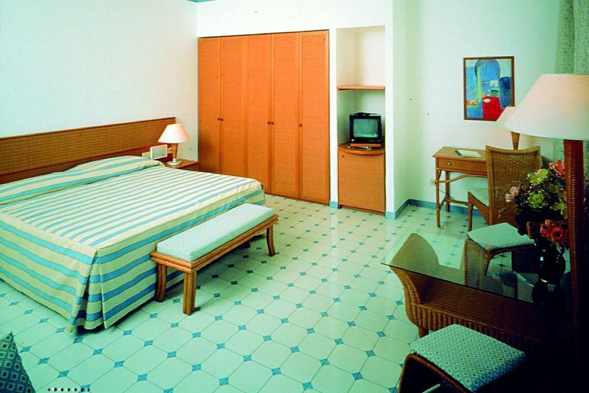 Double or Twin Room, Sea View | Minibar, in-room safe, desk, free cribs/infant beds