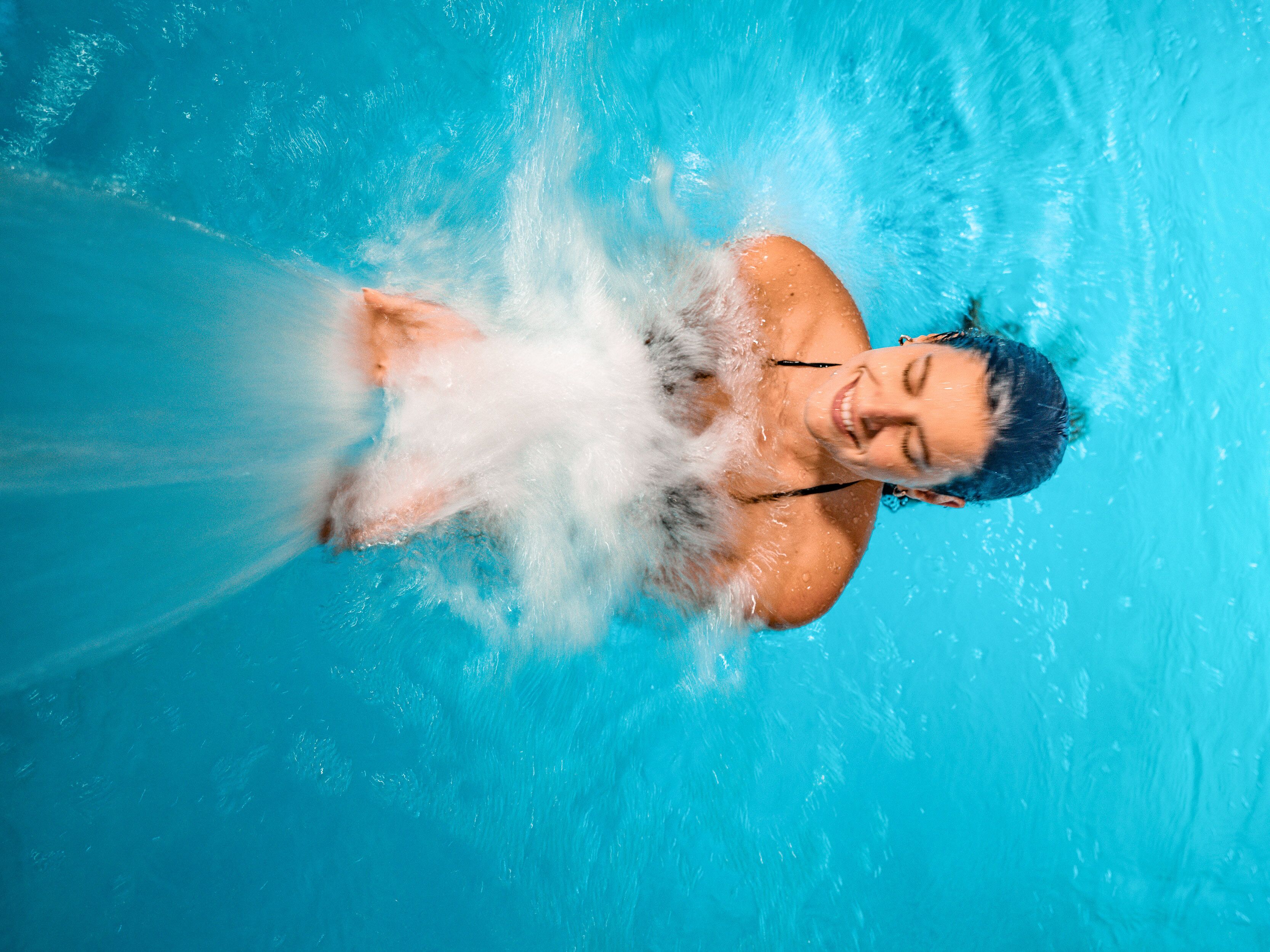 indoor pool, outdoor pool, open 10:00 am to 6:00 pm, pool loungers