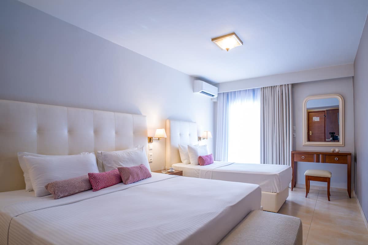 Chambre triple Standard | Literie de qualité, minibar, coffre-fort, système d’insonorisation