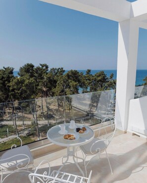 Superior Double Room Partial SV | 高档床上用品、迷你吧、客房内保险箱、隔音