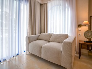 Standard Family Room | 1 bedroom, premium bedding, minibar, in-room safe