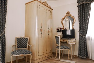 Triple Room | Hypo-allergenic bedding, down comforters, minibar, in-room safe