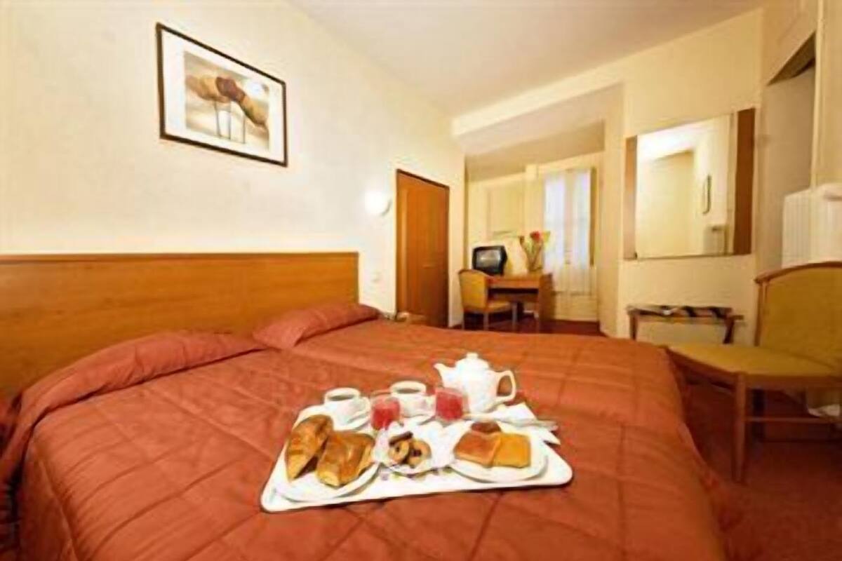 Triple Room | Room service - dining