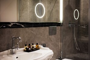 Bathroom | Free toiletries, bidet - Hotel La Gioconda (Florence)