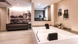 Romantic Apartment, 1 Bedroom, Hot Tub, Ground Floor (Wellness Apartment) - Aurelia Residence (Rome)