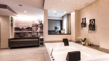 Leilighet – romantic, 1 soverom, spabadekar, 1. etasje (Wellness Apartment) | 1 soverom, safe på rommet, skrivebord og blendingsgardiner