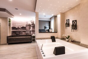 Romantic Apartment, 1 Bedroom, Hot Tub, Ground Floor (Wellness Apartment) | 1 bedroom, in-room safe, desk, blackout drapes - Aurelia Residence (Rome)