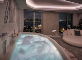 White Suite | 迷你吧、客房内保险箱、办公桌、笔记本电脑工作区