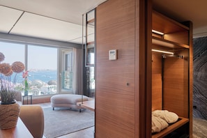 Bosphorus Suite | 1 bedroom, minibar, in-room safe, desk