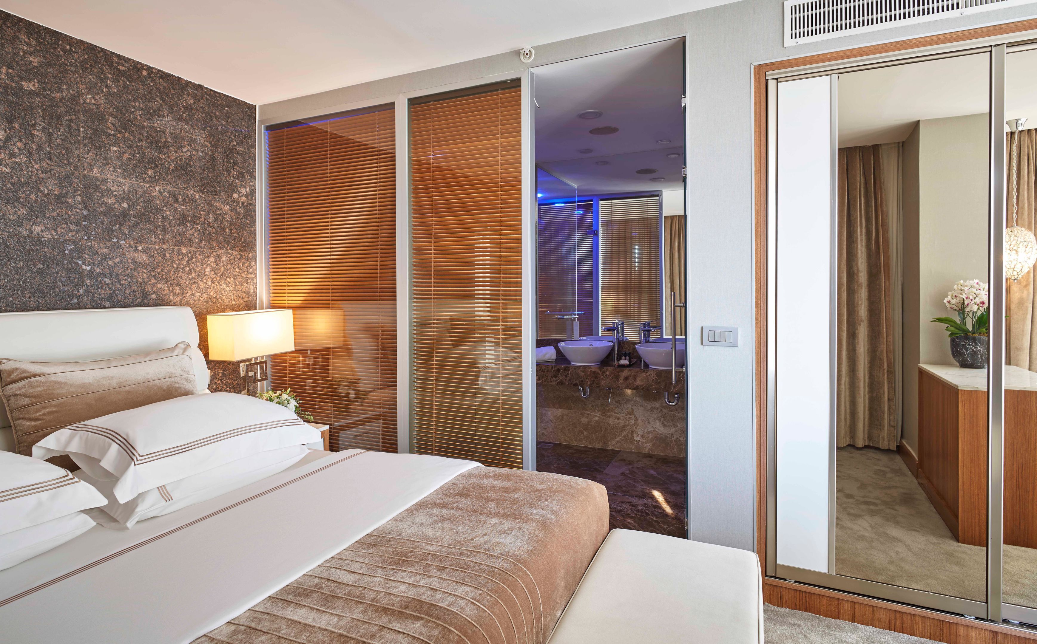 Senior Suite Bosphorus View | Minibar, in-room safe, desk, laptop workspace