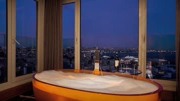 Bosphorus Suite | 1 bedroom, minibar, in-room safe, desk