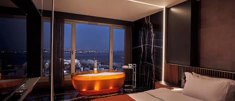 Bosphorus Suite | 1 bedroom, minibar, in-room safe, desk