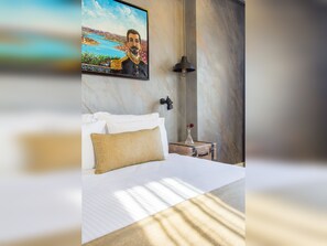 Minibar, in-room safe, desk, soundproofing - Hotel Poem (Istanbul)