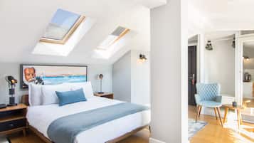 Penthouse with Balcony and Jettub | Minibar, in-room safe, desk, soundproofing