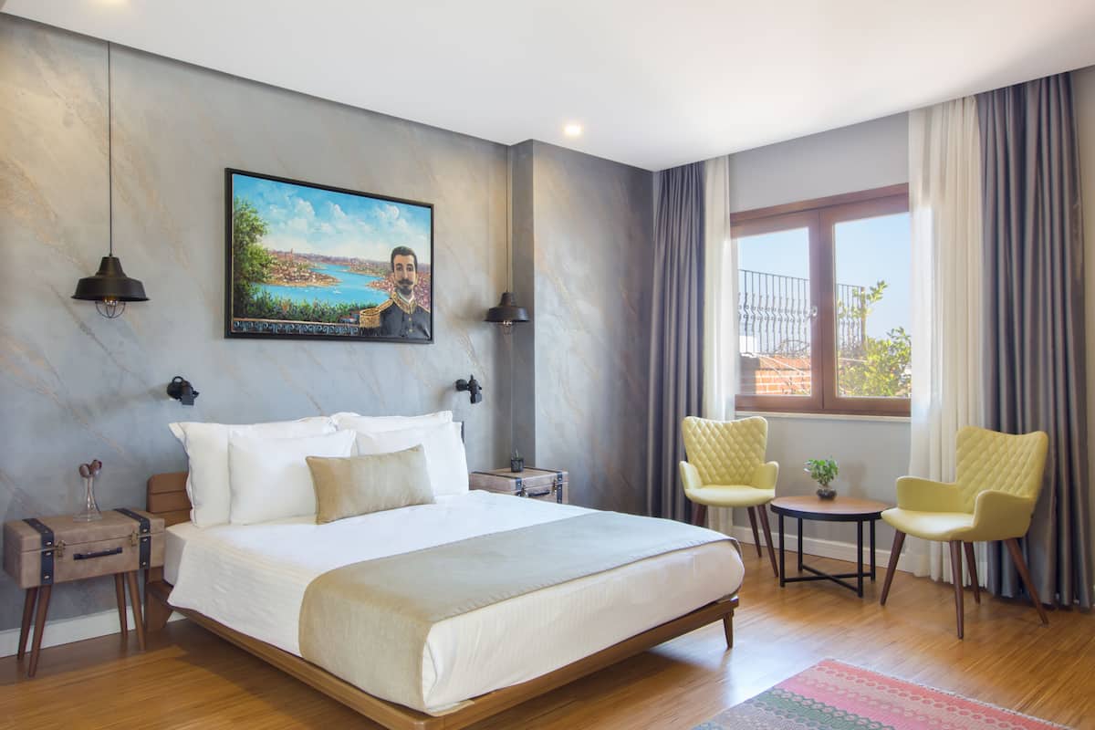 Family Room with Terrace | Minibar, in-room safe, desk, soundproofing