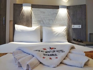 Habitación estándar con 1 cama doble o 2 individuales | Minibar, escritorio, sistema de insonorización y cunas gratuitas