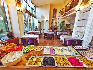 Petit-déjeuner buffet compris tous les jours