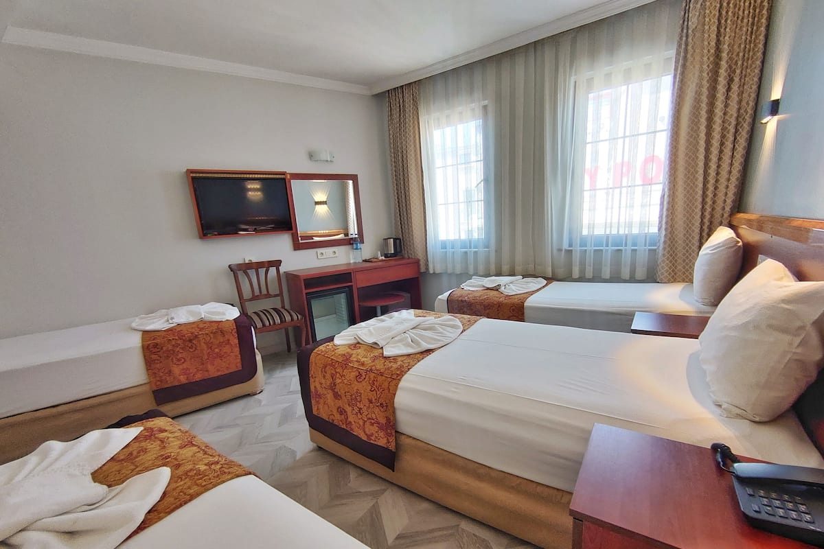 Minibar, desk, soundproofing, free cots/infant beds