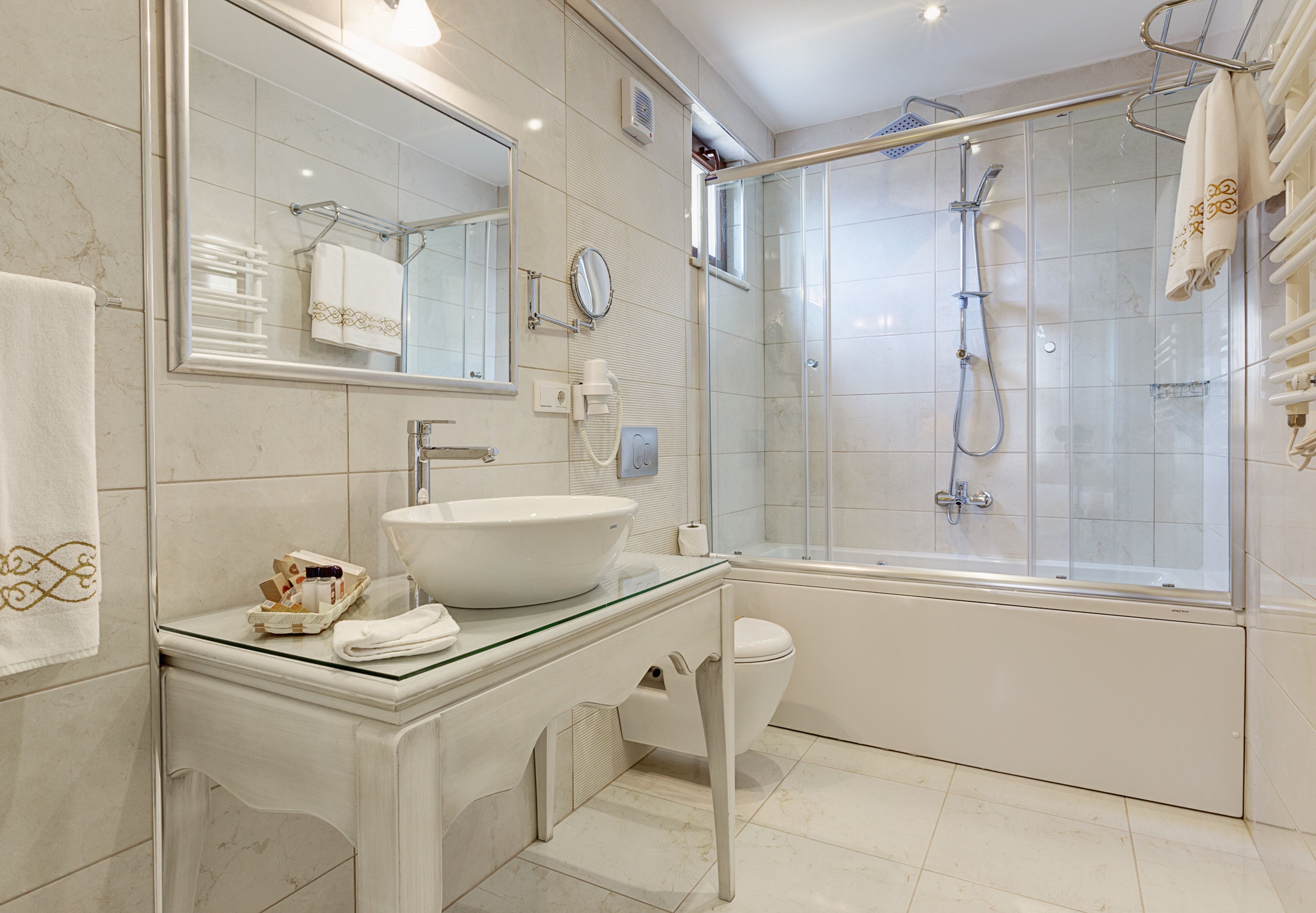 comfort double or twin room | bathroom | free toiletries, hair dryer, slippers, towels