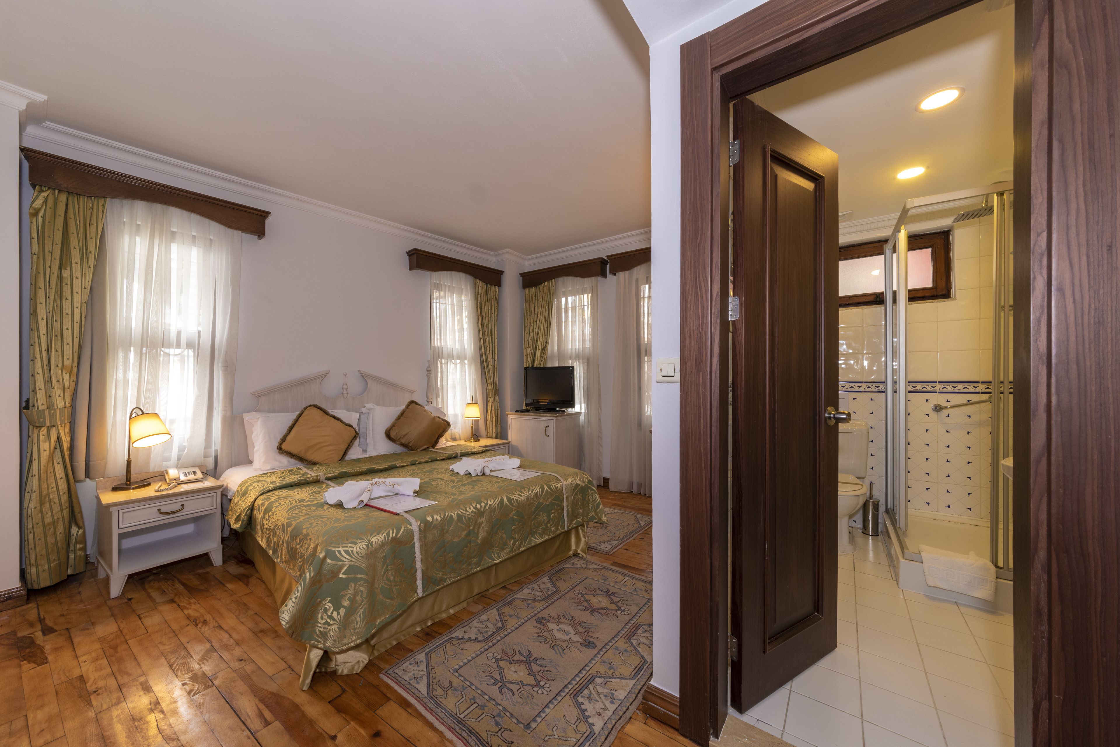 triple room | egyptian cotton sheets, premium bedding, select comfort beds, minibar