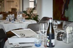 Der serveres morgenmad og aftensmad