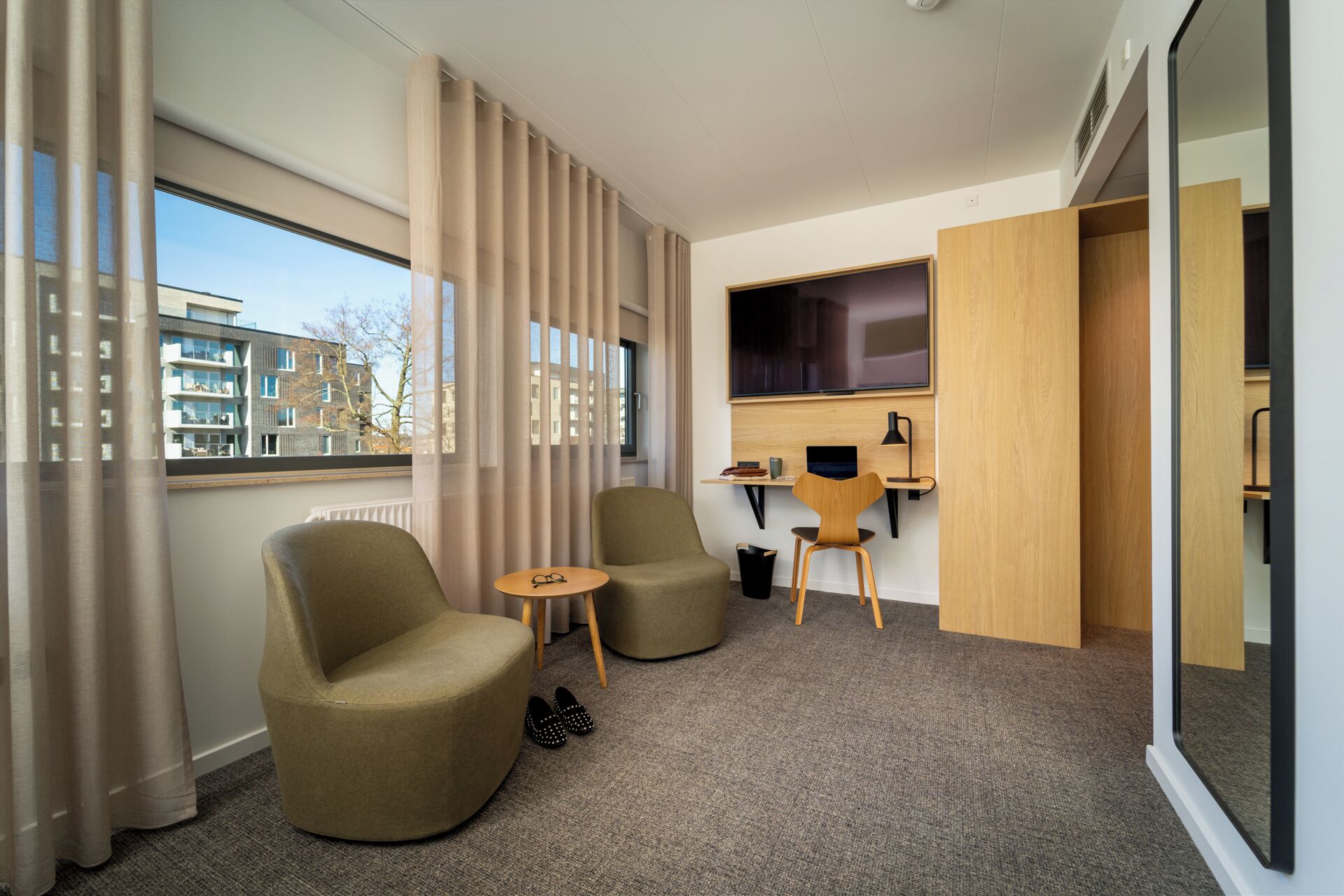 room, 1 queen bed, non smoking (cosy small) | in-room safe, desk, iron/ironing board, free cots/infant beds