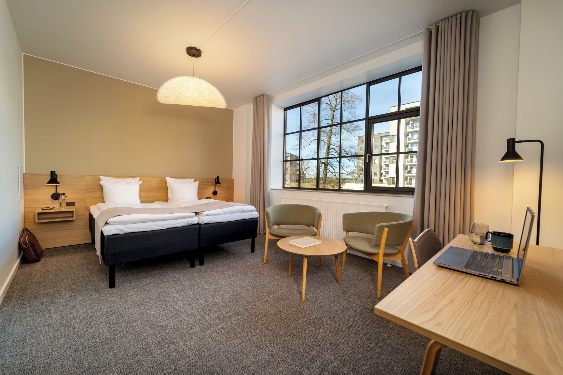 business room (class) | in-room safe, desk, iron/ironing board, free cots/infant beds