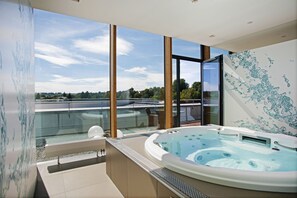 Indoor spa tub