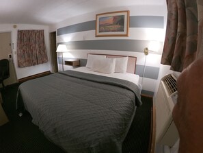 Zimmer, 1 King-Bett, Nichtraucher | Schreibtisch, kostenloses WLAN, Bettwäsche