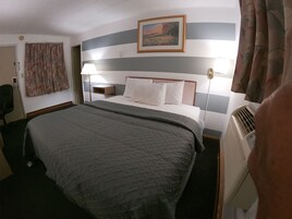 客房, 1 张特大床, 无烟房 | 办公桌、免费 WiFi、床单