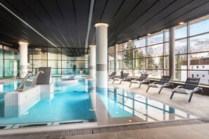 Couples treatment room(s), sauna, hot tub, steam room, body treatments