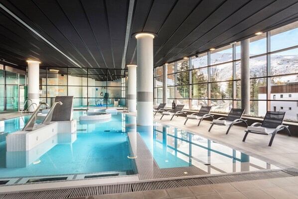 Couples treatment room(s), sauna, hot tub, steam room, body treatments