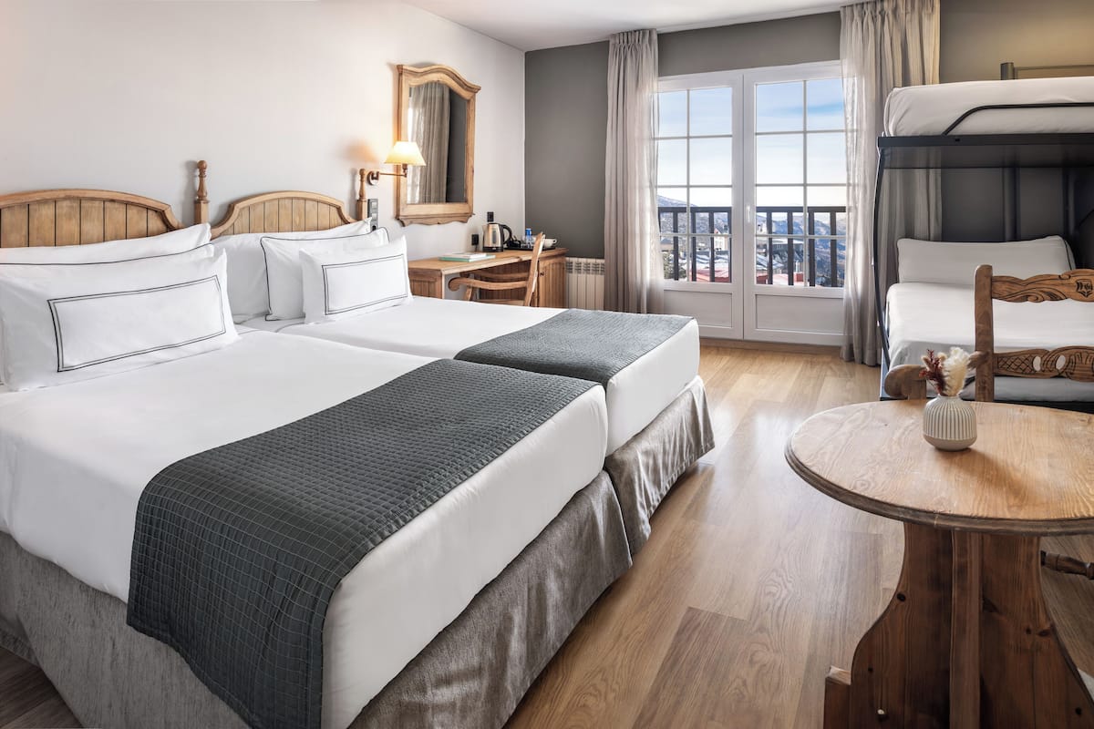 Down duvets, free minibar items, in-room safe, desk